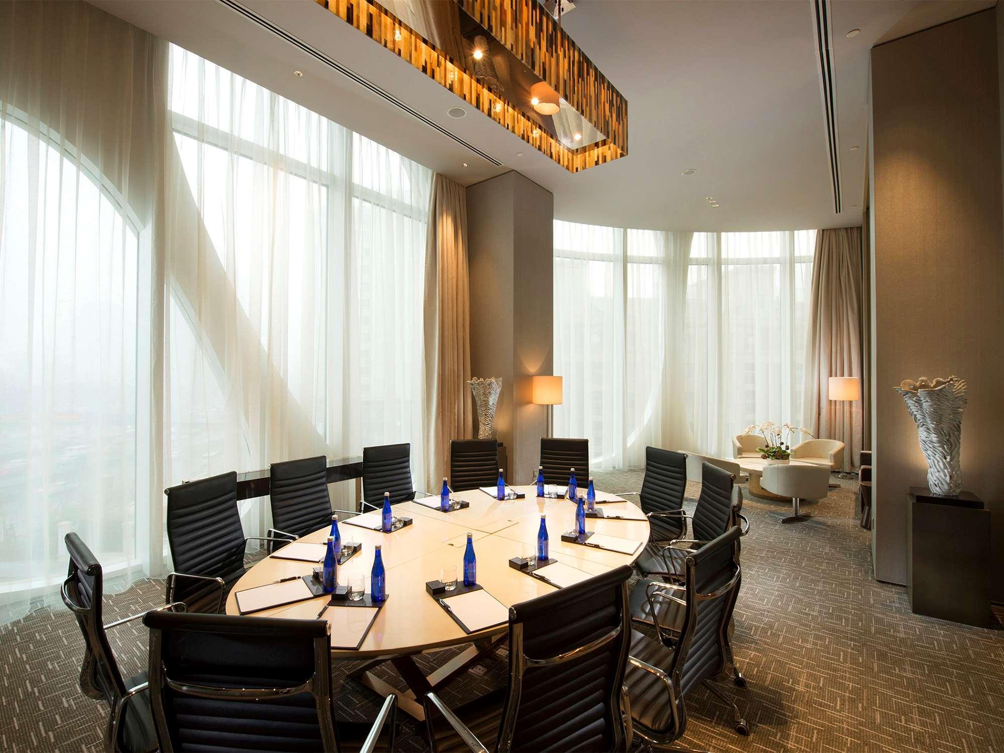 Отель Conrad Beijing By Hilton Экстерьер фото